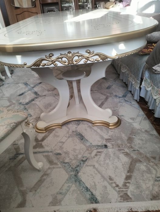 Продается стол в отличном состояний