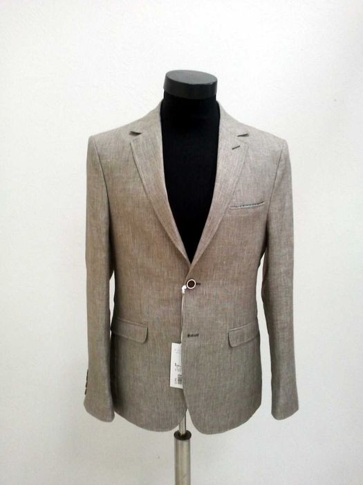 Костюмы фирменные