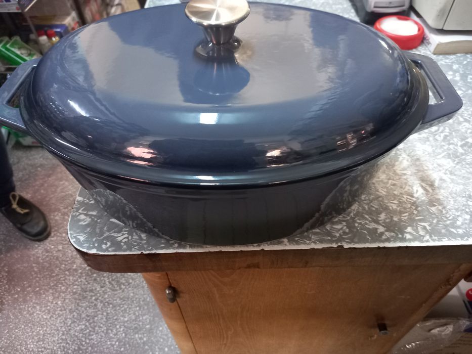 Cratiță fontă emailată 7,5 L pentru friptură de rață la cuptor