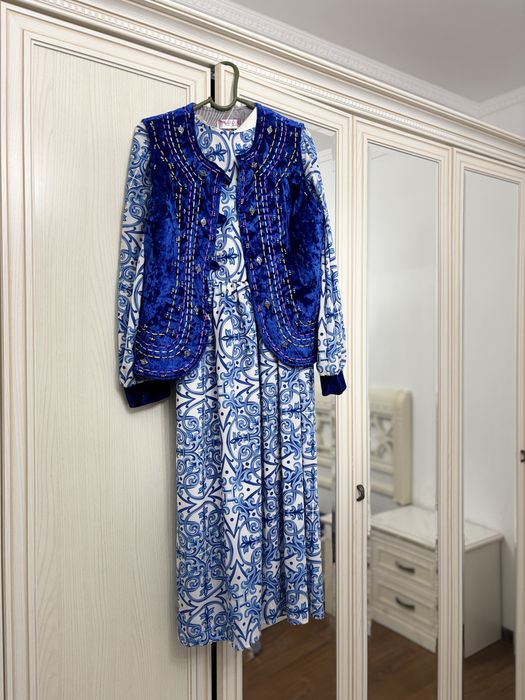 Комзол и платья.