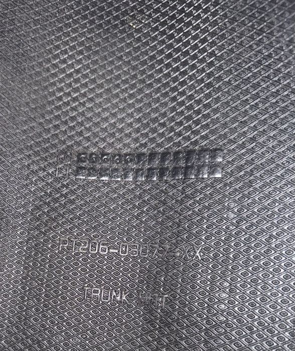 полик в багажник камри 40