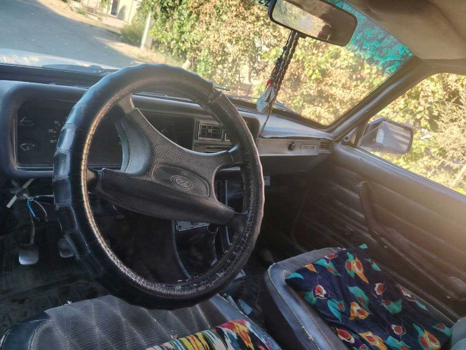 Lada vaz 2107 yili 2000