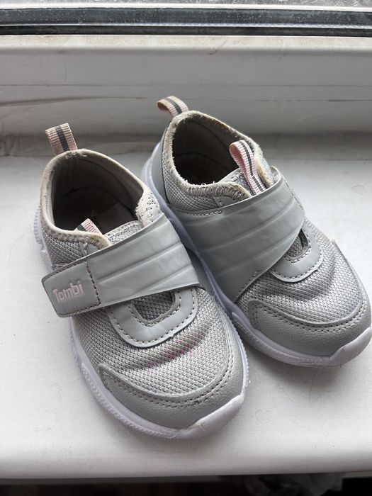 Кроссовки легкие для девочек