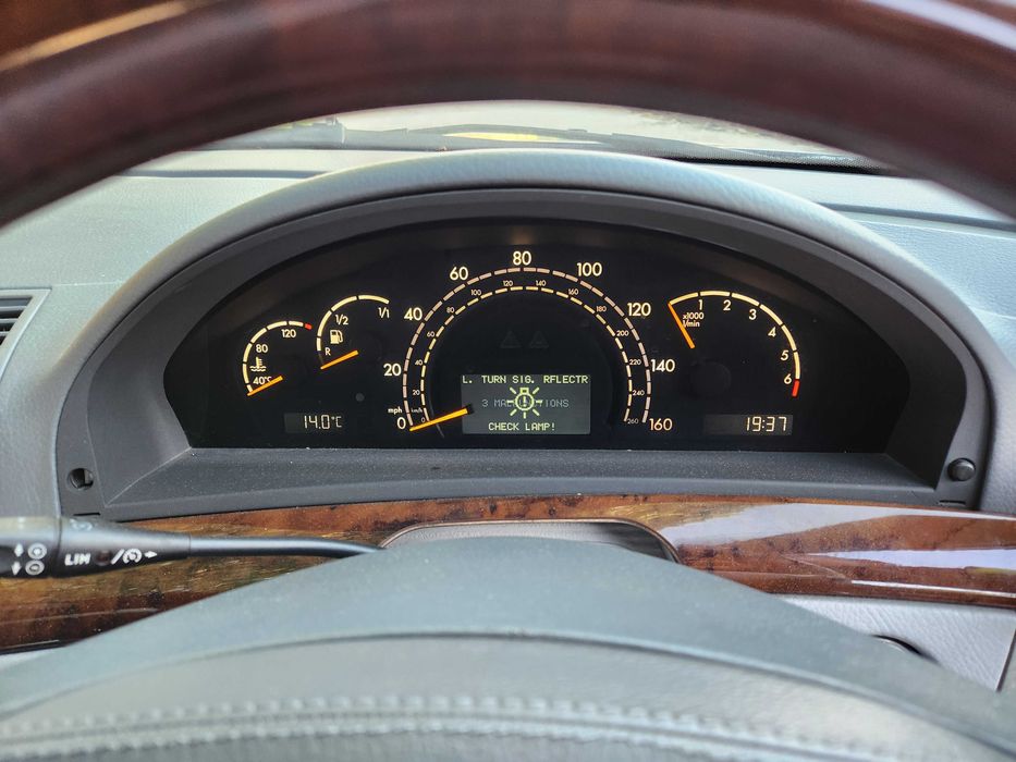 Махагонови волани мерцедес W220