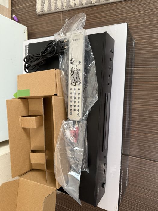 Yamaha CD-S303 Чисто  нов