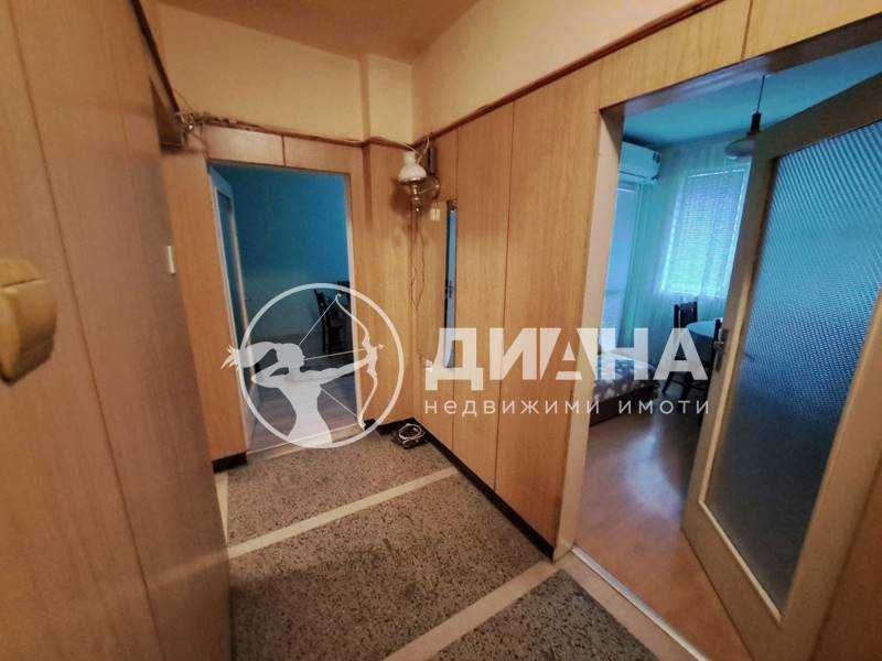 Продава се Тристаен апартамент в Пловдив, Младежки Хълм - 96 кв.м за 1892 €/кв.м - Снимка #8