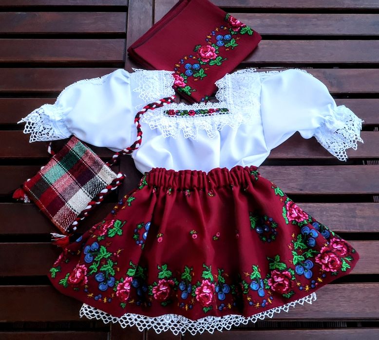 Costum popular fetite pentru botez complet