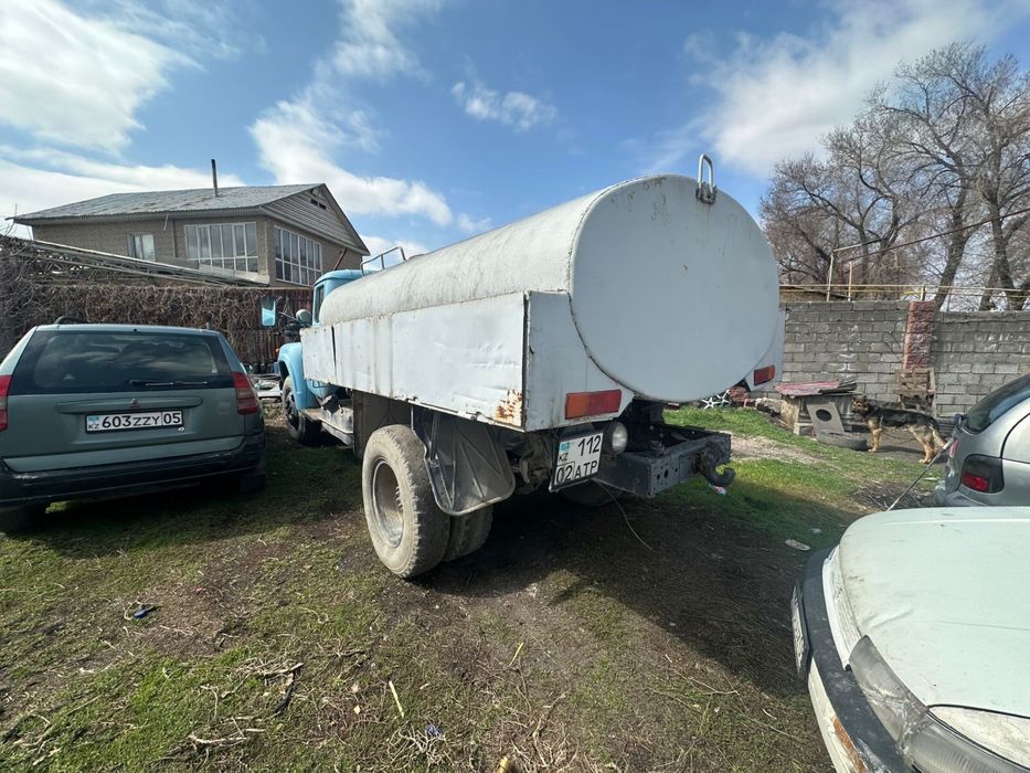 Продам водовоз зил