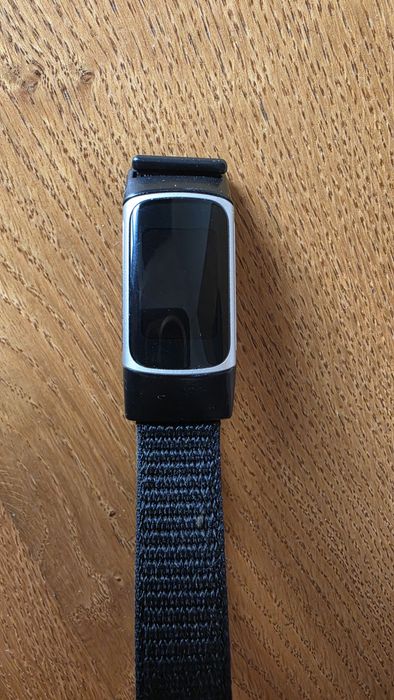 Fitbit Charge 5 impecabil