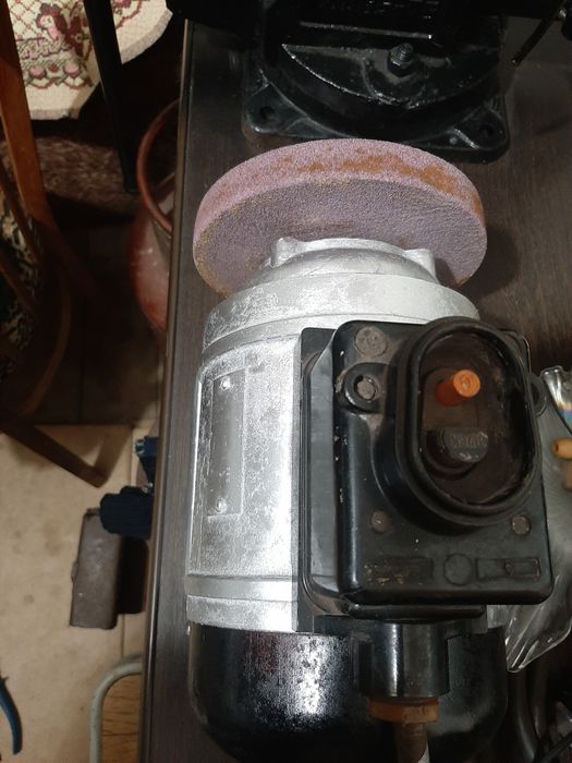 Наждак с кругом 220 в.