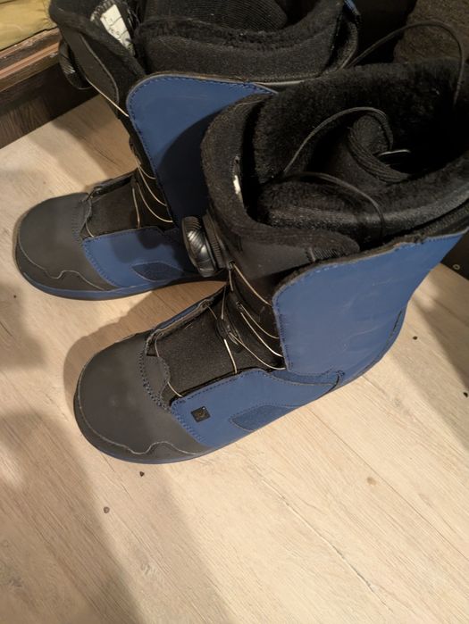 Сноуборд с креплением + ботинки