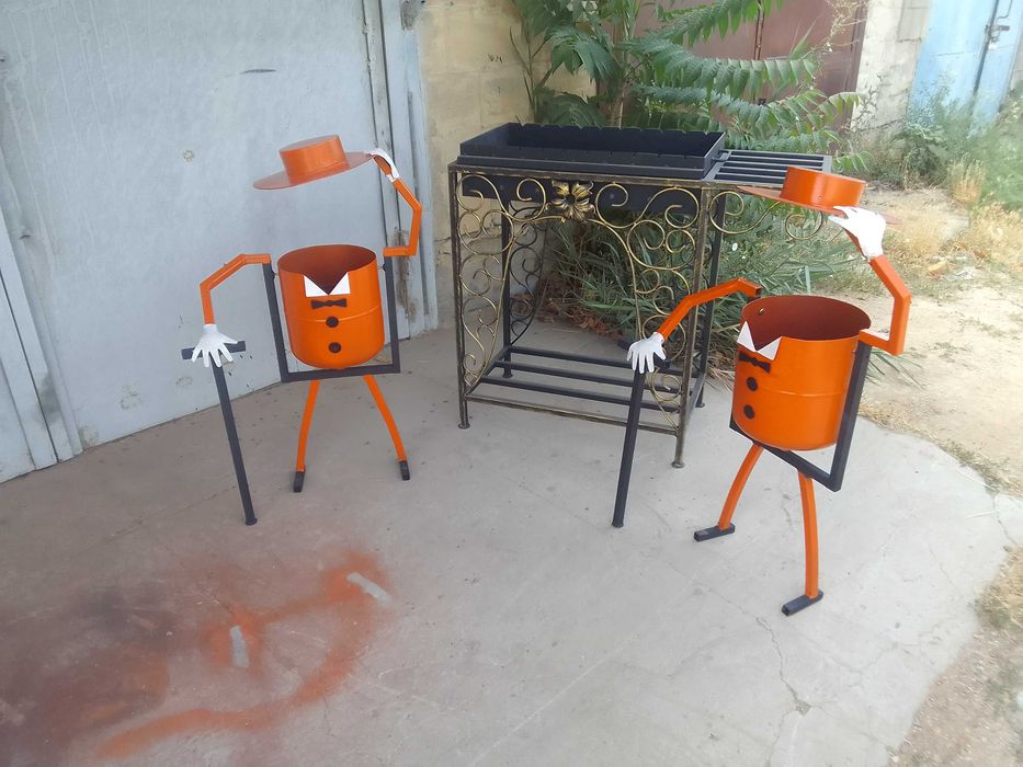 Продам мангал и урны.