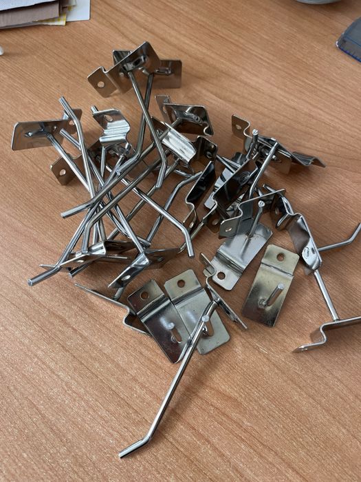 Продам доску с крючками (для магазинов)