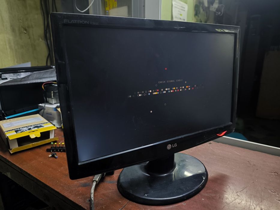 Монитор 19 LG комплект провода
