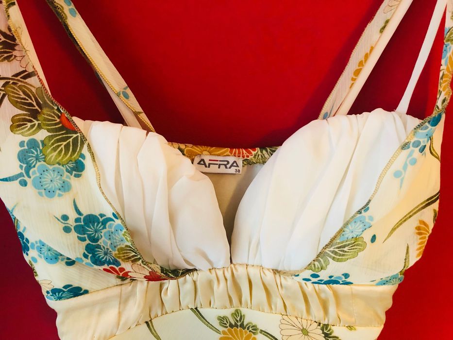 Асиметрична официална рокля