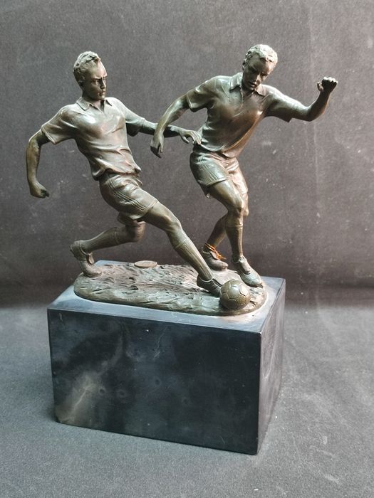 В продаже композиция "Борьба за мяч'