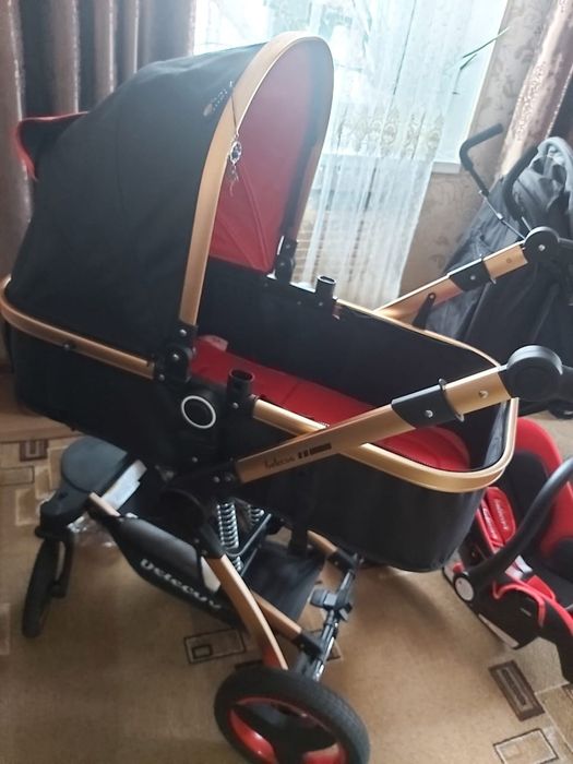 Фирменная Коляска новая