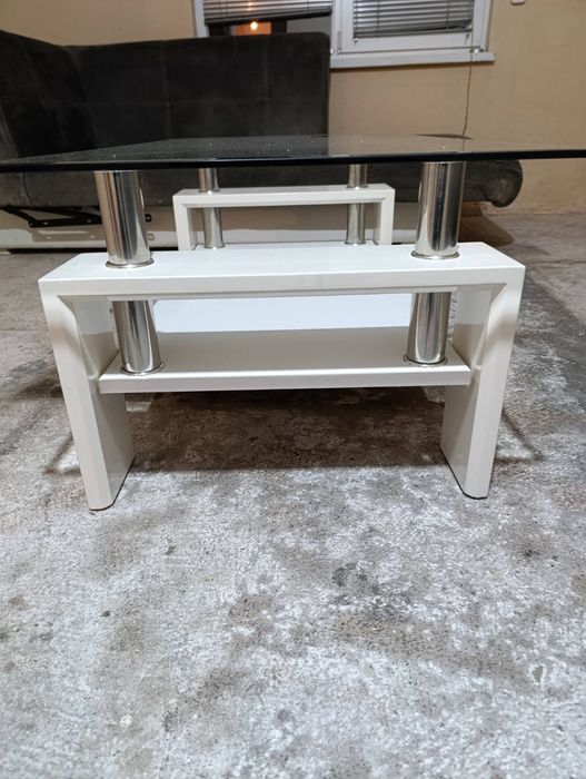 Стъклена холна маса