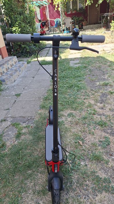 Trotineta electrica Nineboot D18e funcționează bine starea se vede in poze a fost achiziționată pentru baiat dar având 12 ani nu are voie sa conducă..