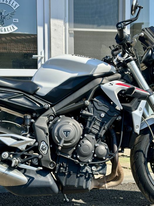 Triumph Street Triple S 660 A2 intretinuta istoric ,revizii la reprezentanță,carte service