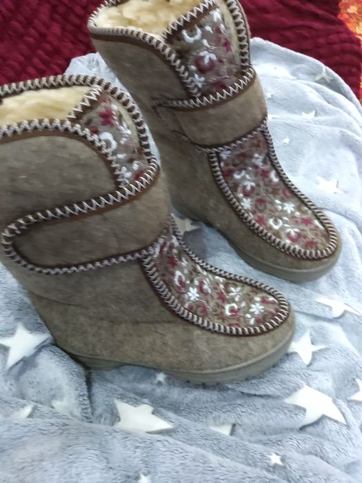 Симпатисные  тёплые бурки.