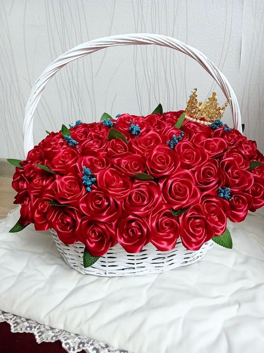 Цветы из атласных розы