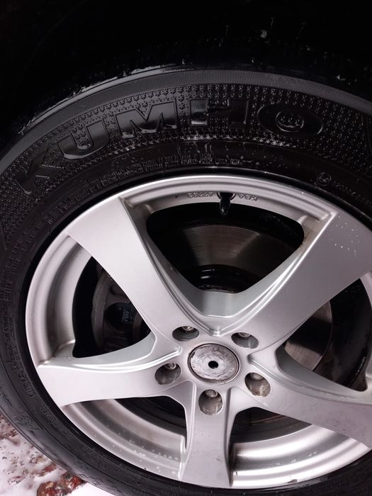 Vand două cauciucuri 225/60 R17