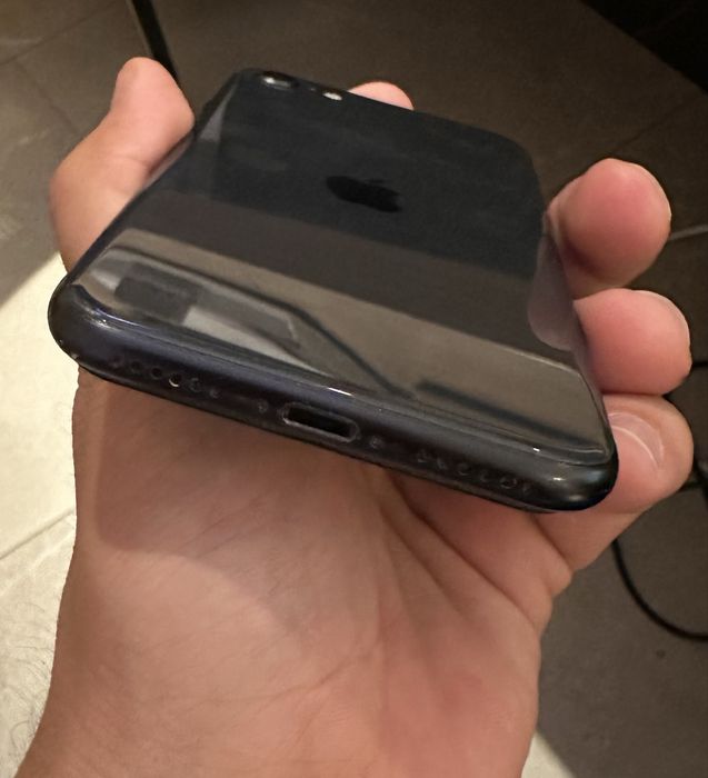 Iphone se 2020 / 64 black