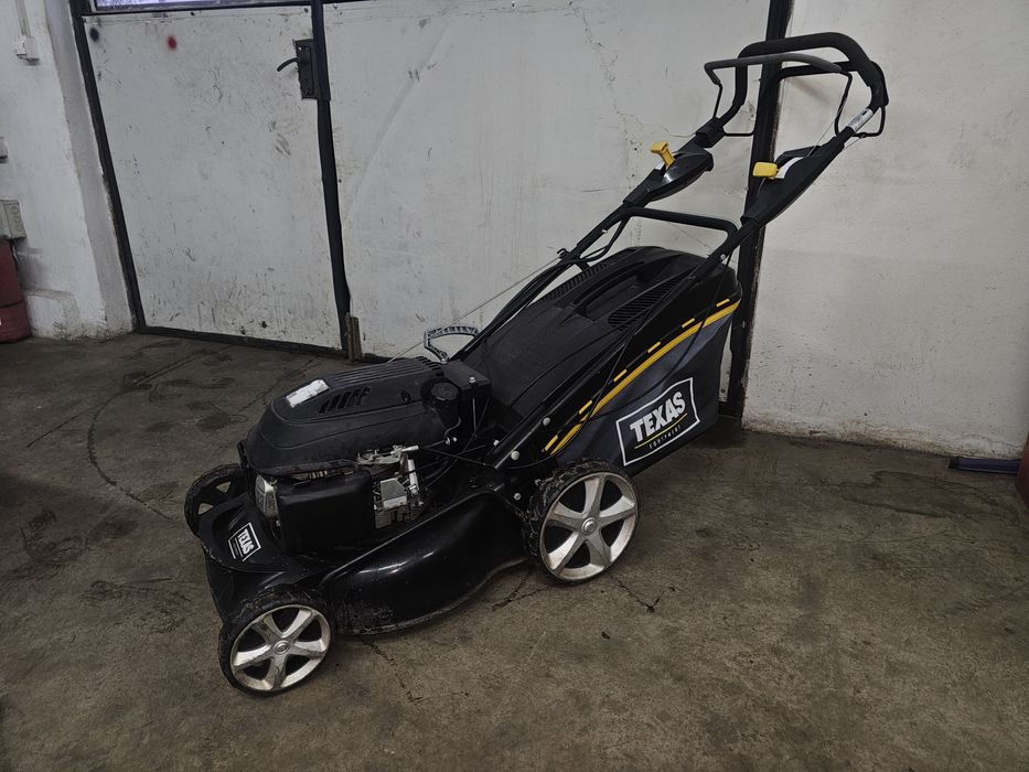 Masina de tuns iarba gazon