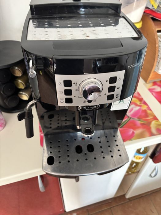 Esspresor automat cafea DeLonghi Magnifica S