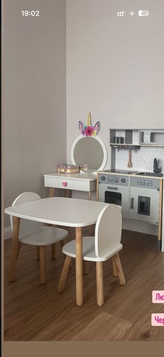 Детский стол и стулья