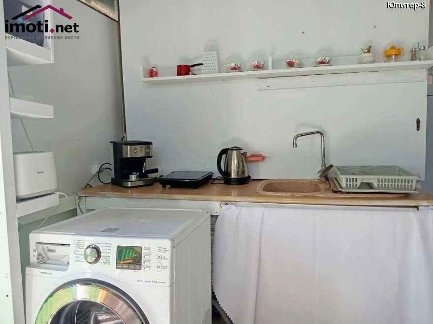 Продавам обз. каравана с веранда до плаж в Кариани. 8000 евро.