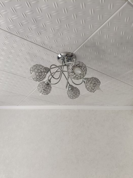 Продам люстру 5 рожков.