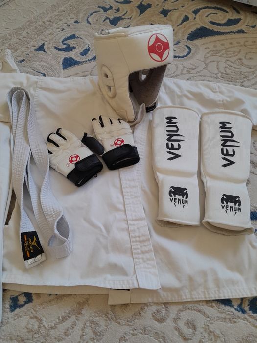 Продам набор костюм и шлем