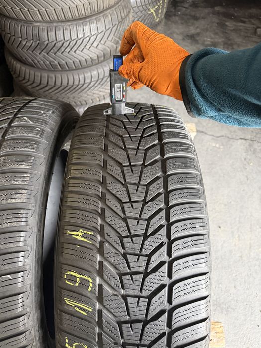 2 anvelope iarna 235/55/19 , Hankook , 6 mm !