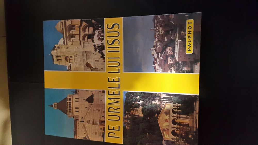 Carte cu tema religioasa