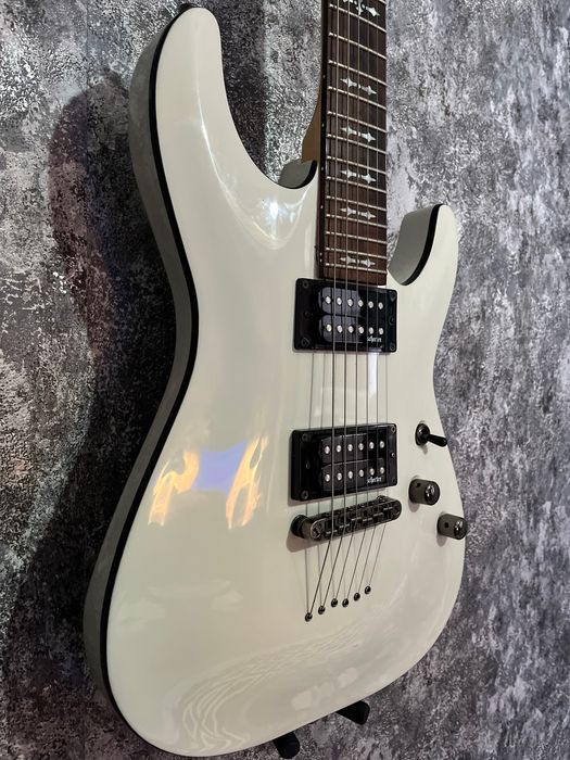Продам электрогитару Schecter
