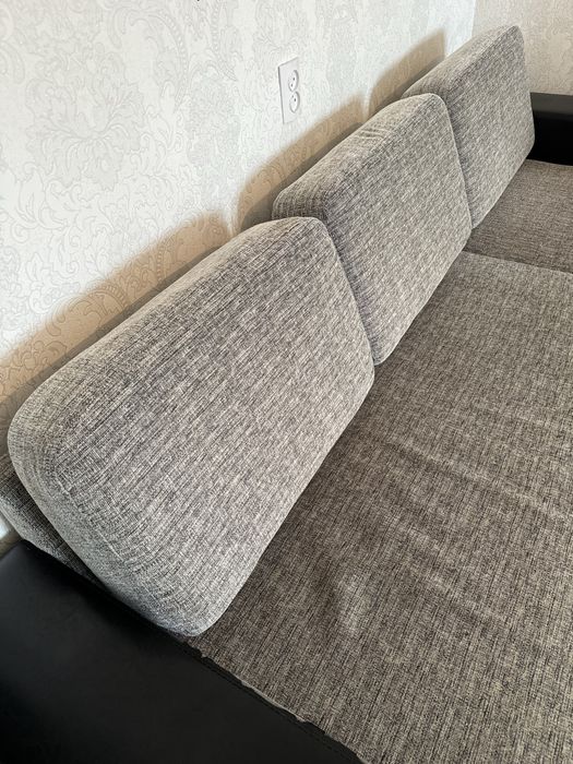 Диван с 3 подушками