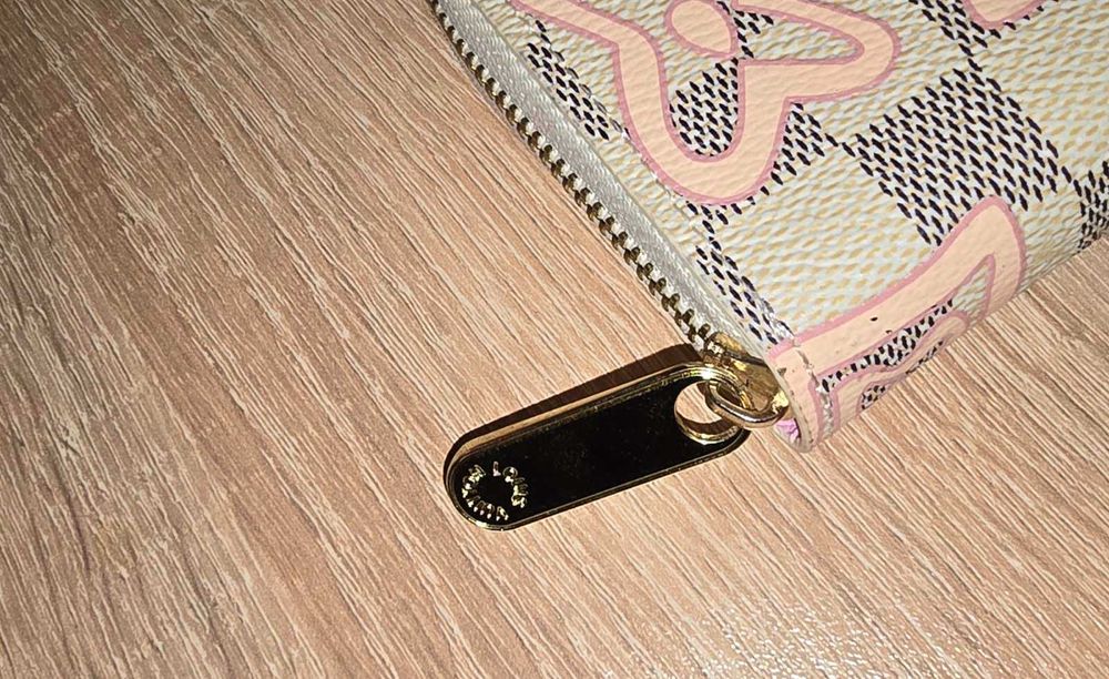 Louis Vuitton оригинално портмоне