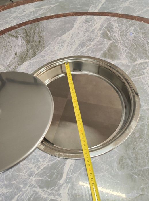 Aylanuvchi stol sotiladi