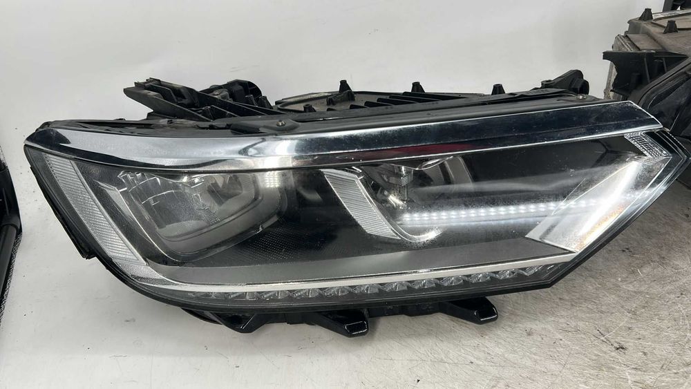 Far bixenon stanga/dreapta Volkswagen Passat B8