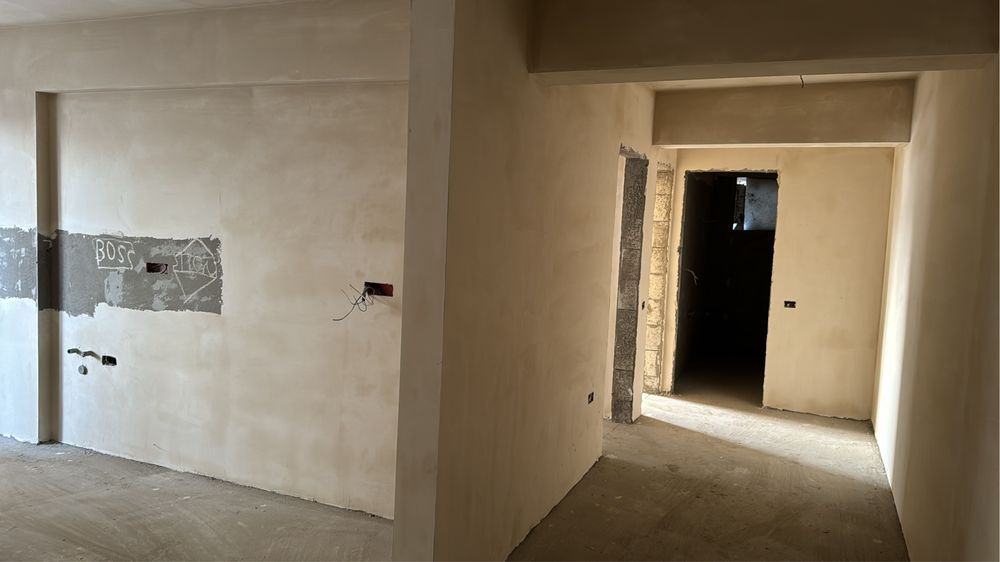 Apartament 3 camere la parter cu curte 150 mp