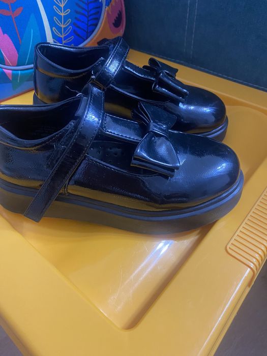 Продам туфли школьные