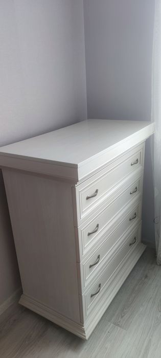 Скрин с четири чекмеджета