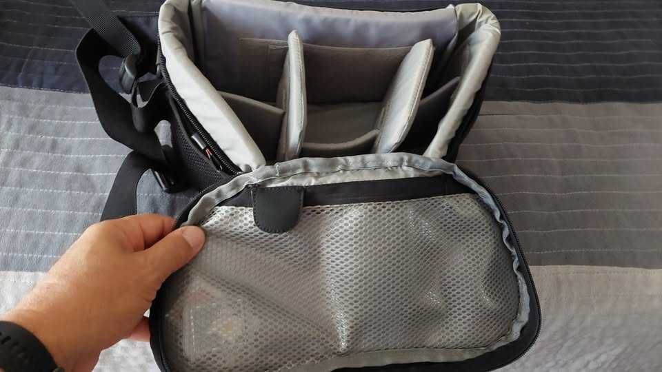 Borseta/geanta LOWEPRO pt camera foto si obiective