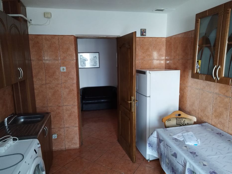 Închiriez apartament