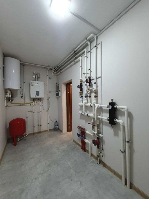 ПРОДАЕТСЯ ЕВРО ДОМ /Здание под ОФИС  2-я лин МИРАБАД САРАКУЛ 340 кв.м.