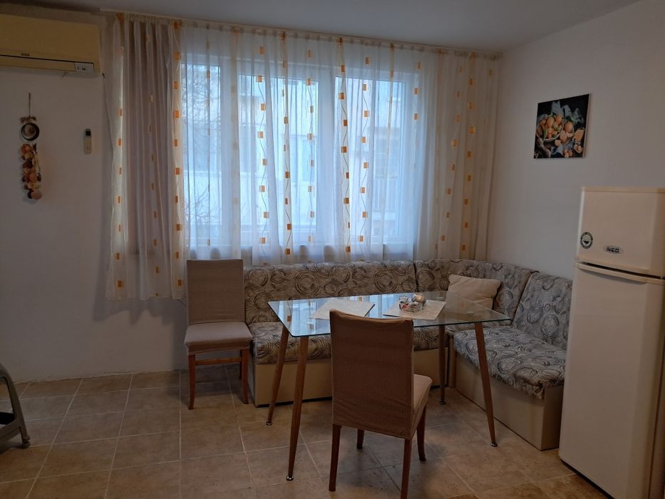 Дава се под наем Двустаен апартамент в Варна, Конфуто - 57 кв.м за 348.84 € - Снимка #1