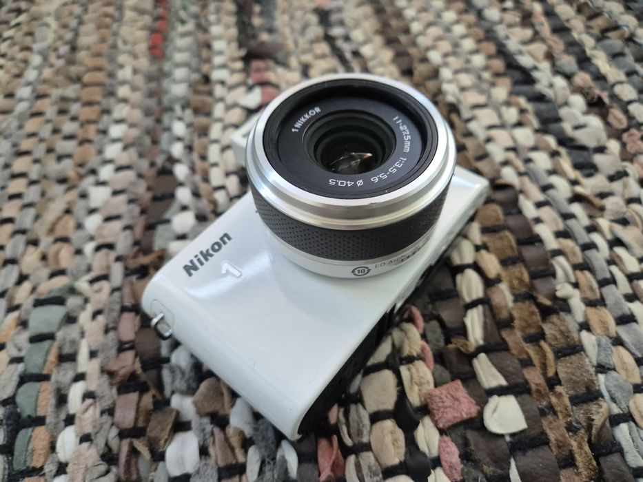 Nikon  1 J2 с Nikon 11-27.5mm  обектив