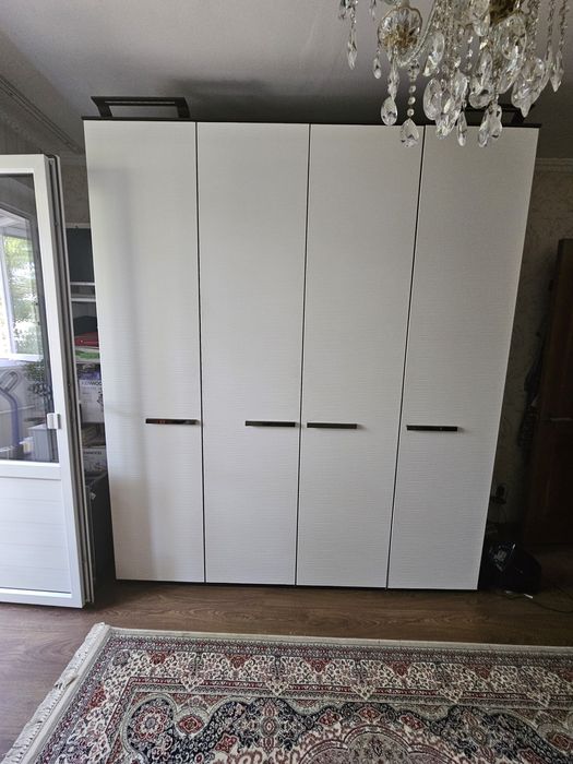 Продам плательный шкаф и комод